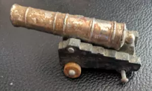 Vintage Small Cast Iron Brass Toy Civil War Cannon 3" Long (Missing Wooden Wheel - Picture 1 of 5