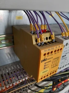 Relé de seguridad Pilz PNOZ X4 774730 - Imagen 1 de 3