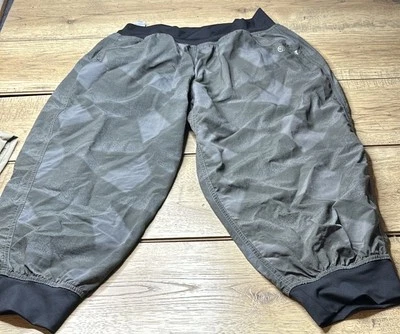 Pantalones de mujer Zumba recortados con logotipo de fitness ajustables grises talla grande Foto 1 de 4