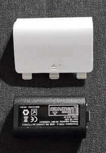 New Rechargeable Battery Back And Cover For Xbox One Controller White  - Picture 1 of 3