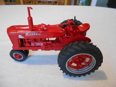 Vintage 1988 Yoder 1:16 Scale Farmall Super MTA Tractor, NF, Gas, Plastic, Used - Image 1 of 4