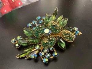 Vintage Green Rhinestone Brooch – Attributed to Juliana / DeLizza & Elster - Picture 1 of 8