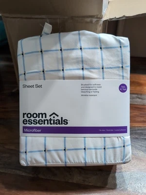 TWIN/XL TWIN Bed sheet set -WHITE AND BLUE STRIPES  Room Essentials  - Image 1 of 4