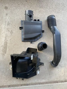 LEXUS 2019 IS300 OEM AIR FILTER INTAKE BOX CLEANER ASSEMBLY HARD PIPE MISC - Bild 1 von 11