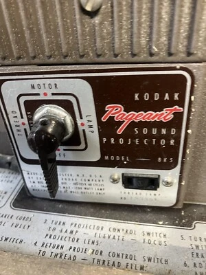 Projetor de som Kodak Pageant modelo 8K5 16mm luz funciona, precisa de trabalho - Imagem 1 de 4