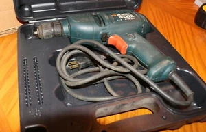 B&D BLACK AND DECKER DR210 3/8" 4.5A 1350RPM ELECTRIC DRILL WITH CASE - Picture 1 of 3