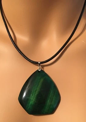 Colgante de ágata pulida en collar de cordón de cuero 18" en bolsa con caja de regalo Foto 1 de 4