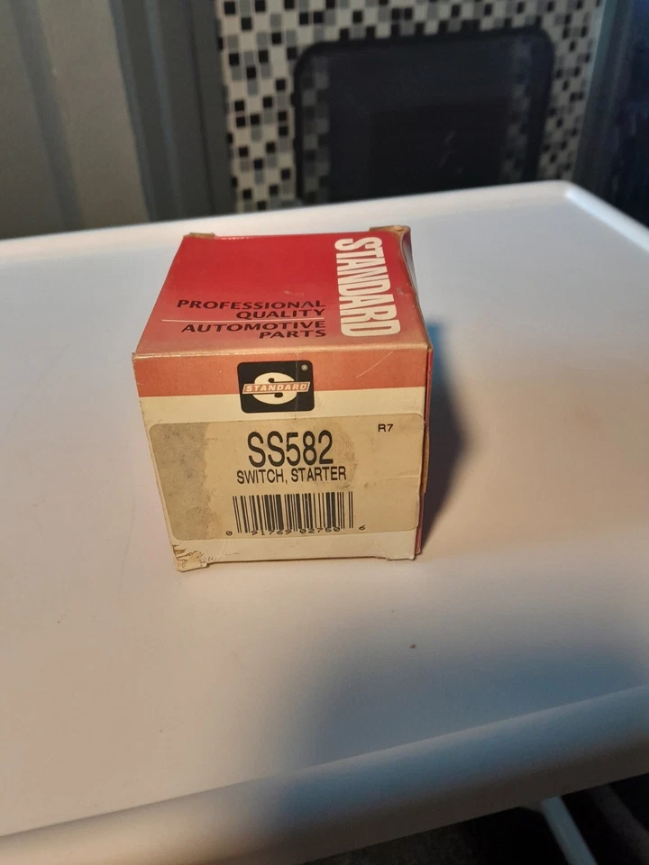 AMC/JEEP STARTER SOLINOID WELL AM430/STANDARD SS582 - Image 1 of 4