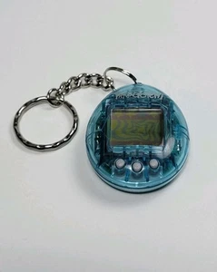 Vintage Tamagotchi Clear Blue Virtual Pet Bandai 1997 testato - Foto 1 di 6