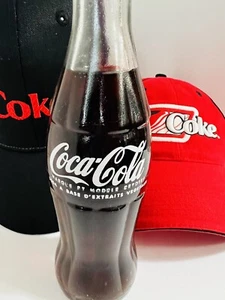 Vintage seltene Coca-Cola Flasche ~ französische/arabische Sprache ~ ungeöffnet ~ mit 2 neuen Cola Hüten - Bild 1 von 21