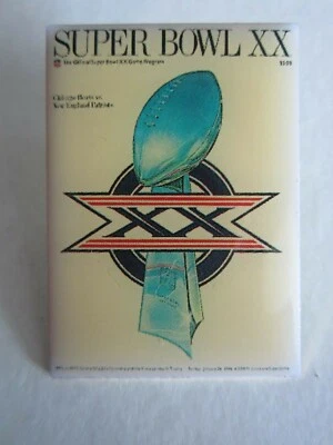 1985 Super Bowl XX Chicago Bears v Patriots Program Cover Lapel/Hat Pin Back NFL - Image 1 of 4