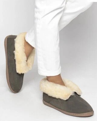 New In Box Minnetonka Sheepskin Grey Ankle Slipper Boot Rubber Sole Woman Size 7 - Image 1 of 4