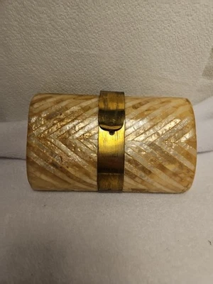 Bolso sin asas vintage con broche de madreperla  Foto 1 de 4