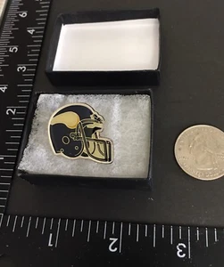 NEW 🏈 MINNESOTA VIKINGS ☝️HELMET  PIN / TIE TAC   WOW!! - Picture 1 of 3