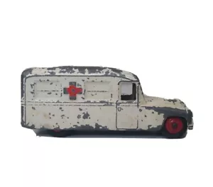 DINKY #253 DAIMLER AMBULANCE - MADE IN ENGLAND - (missing 1 tire) - Picture 1 of 7