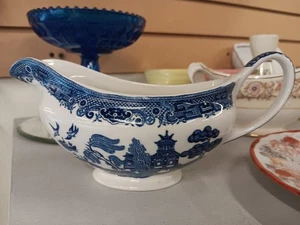 Vintage Blue Willow Gravy Boat from England VTG / VGC - Picture 1 of 11