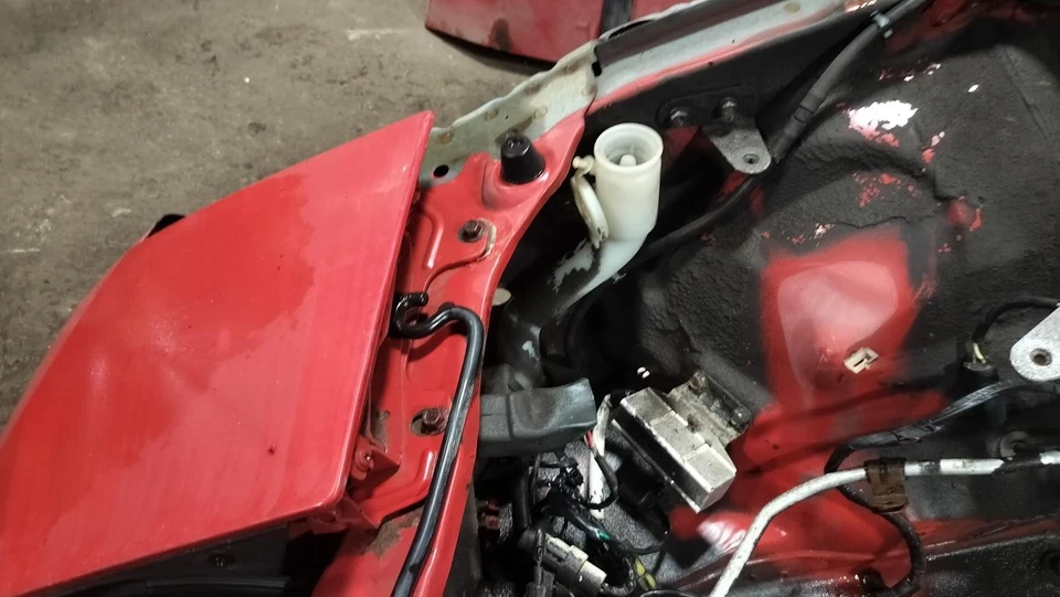 Used Washer Fluid Reservoir fits: 1987 Mazda RX7  Grade A Foto 1 de 3