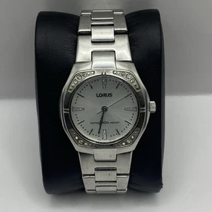 Orologio Lorus 31mm Donna Impermeabile 50m Tono Argento Ricambi Non Testato Riparazione - Foto 1 di 20