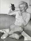 1957 Press Photo Actress Ginger Rogers, Eating Grapes - hpp39263