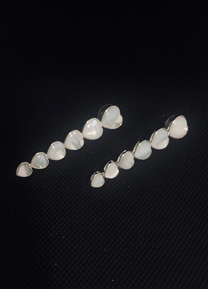 PENDIENTES COLGANTES NICOLA BATHIE PACTO JARDÍN MADREPERLA CORAZÓN 2 1/4" NUEVOS Foto 1 de 4