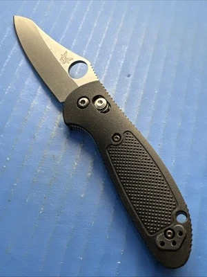 Benchmade 555-S30V Thumb Hole Mini Griptilian knife - Image 1 of 4