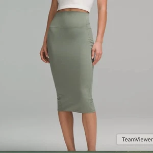 Lululemon Nulu schmale Passform hoher Bund Midirock Eukalyptusgrün Größe 6 - Bild 1 von 9