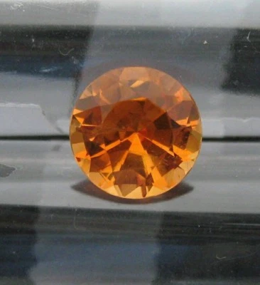 1.45 CT. NATURAL MANDARIN GARNET  Foto 1 de 4