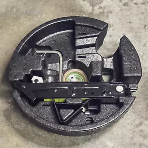 used BMW jack & chock set in foam insert for 2004-2010 E60 E61 E63 E64 5-series - Picture 1 of 6
