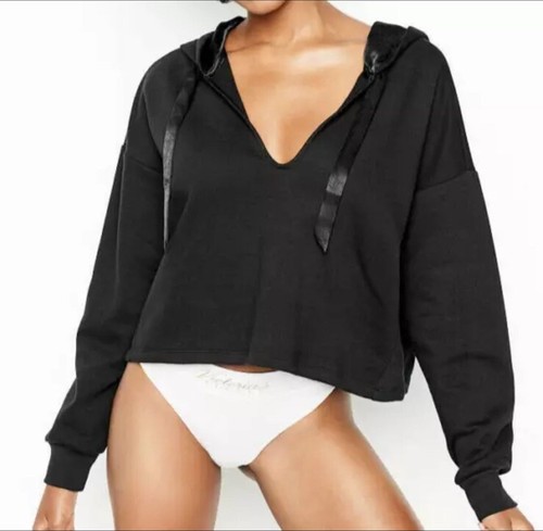UNDERCOVER Felpa con cappuccio Victoria Secret oversize cropped nera pile raso seta logo taglia XS