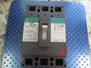 NEW GE 100A CIRCUIT BREAKER 600 AC 250 DC 3-POLE THED136100 - Picture 1 of 5