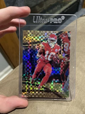 2017 Panini Select Prizm TYREEK HILL Field Level Red Die-Cut /75 Chiefs #280 - Image 1 of 4