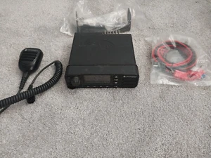 Motorola XPR5580 800/900 MHZ HAM Connect Plus Radio Mic Power Cord Bracket - Zdjęcie 1 z 2