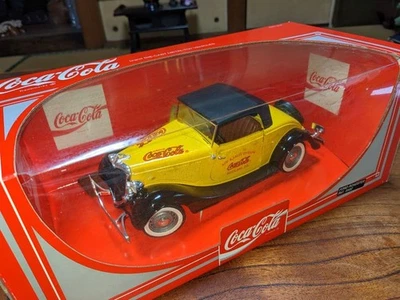 SOLIDO Ford Roadster Coca Cola 22 cm 1/18 Diecast Model Collectible Car - Image 1 of 4