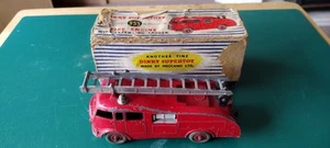 DINKY TOY COMMER FIRE ENGINE No 955- Boxed - Picture 1 of 12