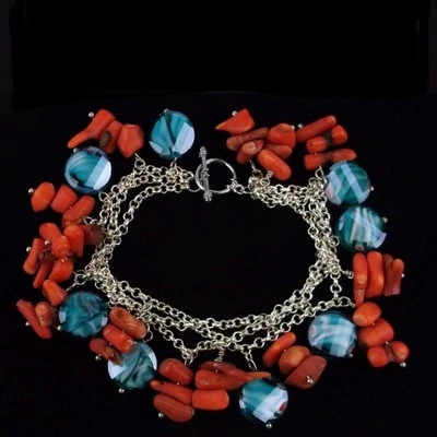 "Pulsera de vidrio artesanal de coral rojo tono plata colgante triple hebra 8,25""" Foto 1 de 4