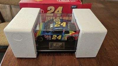 Jeff Gordon 1999 DuPont #24 1:24 Diecast Revell edición limitada con certificado de autenticidad Foto 1 de 4