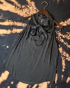 Banana Republic 1166 Sleeveless Blouse Women XS Black Bow Tie Shirt Top - Picture 1 of 18
