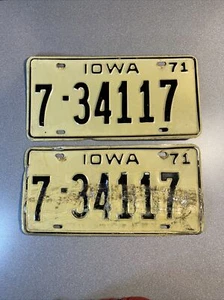 Vintage Set of 1971 Iowa License Plates 7-34117 Blackhawk County - Picture 1 of 6