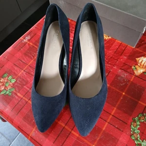 KURT GEIGER. CARVELLA. LADIES SHOE SIZE 8. 41. Navy BLUE. NEW. - Picture 1 of 4