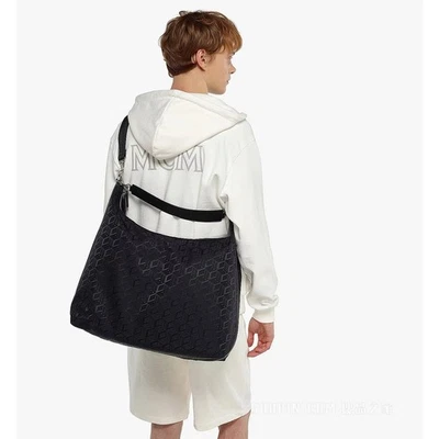 NUEVO $950 MCM Negro LOGOTIPO CÚBICO Monograma Nylon Deportivo Aren X-Grande Hobo Bolso de 2 Vías  Foto 1 de 4