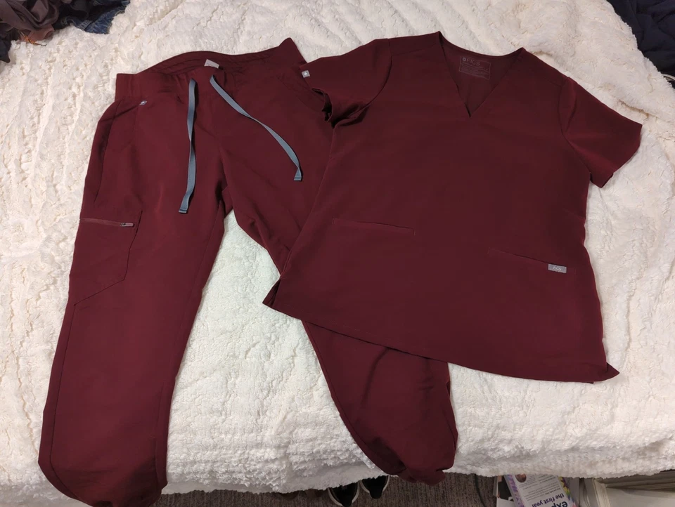 Figs Scrubs女式中号套装 — 第 1/1 张图片