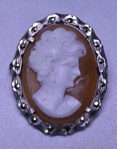 ANTIKE SIGNIERTE MUSCHELKAMEE ANSTECKNADEL ODER ANHÄNGER STERLINGSILBER MARKASIT - Bild 1 von 4