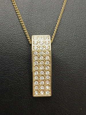 Colar pingente barra cristais pavê corrente tom ouro silenciado WHBM - Imagem 1 de 4