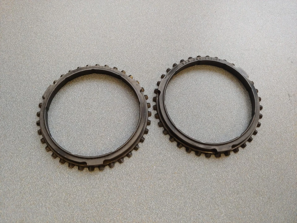 BONITO ANILLO SINCRONIZADO ORIGINAL USADO PORSCHE 911 964 993 996 CARRERA TURBO 3er - 4to Foto 1 de 4