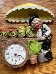 Reloj de pared vintage Burwood Plastic 1977 vendedor empujando carro de flores hombre kitsch - Imagen 1 de 7