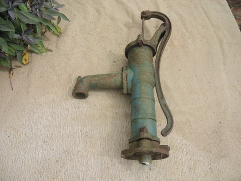 Vintage Cast Iron Water Pump Garden Feature 68 cm High   (1244) Cover