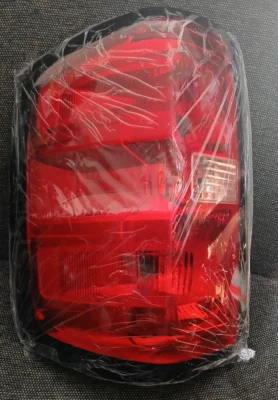 Luz trasera izquierda del lado del conductor Chevrolet Silverado 1500 2014-2015, 2500HD, 3500HD Foto 1 de 4