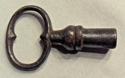 Grosse CLE Ancienne d'Horloge Pendule Carré 6 mm - Photo 1/4