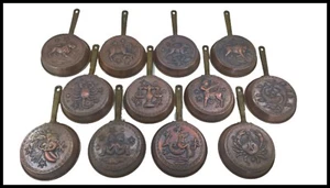 Set padelle in rame segni zodiacali da appendere muro parete casa taverna manico - Picture 1 of 1