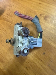 1993-1997 Ford Ranger OEM Ford Brake Proportioning Valve - Picture 1 of 3